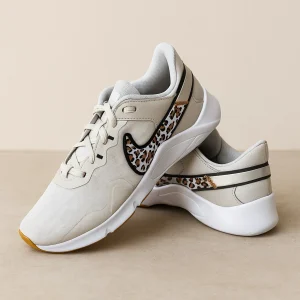 Nike Legend Essential 2